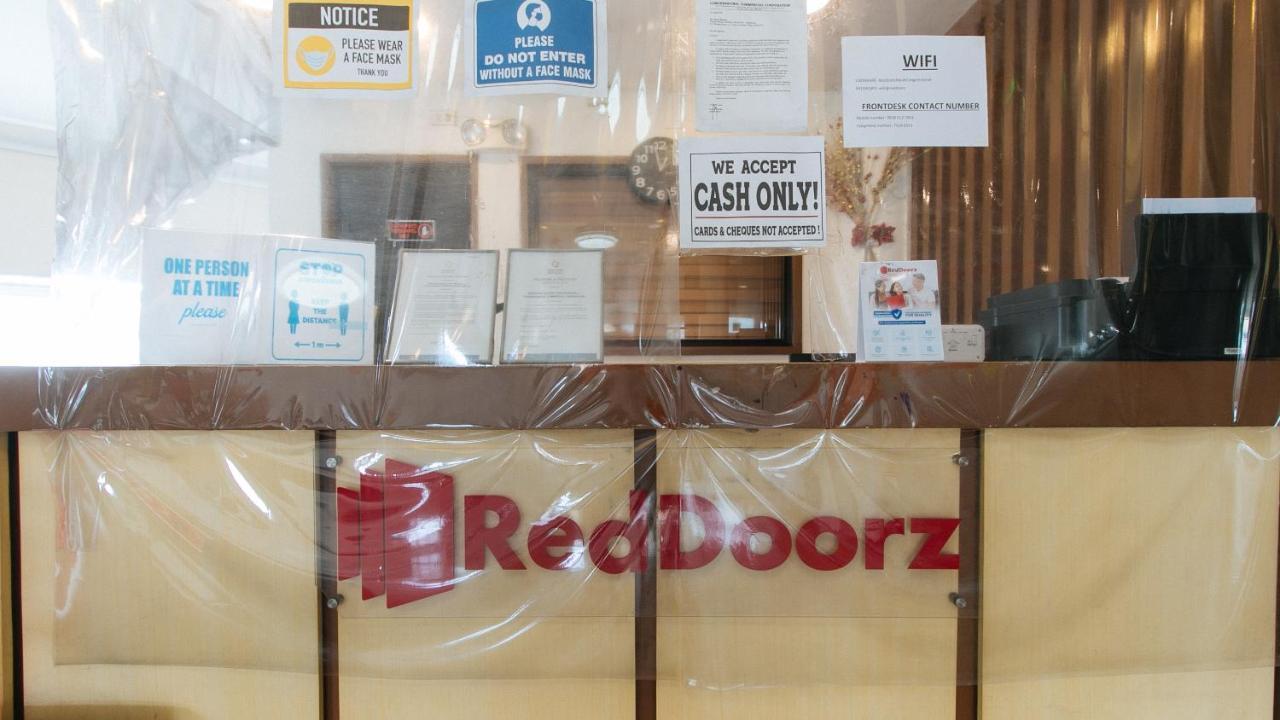 Reddoorz Plus At Edsa Congressional Quezon City Exterior photo