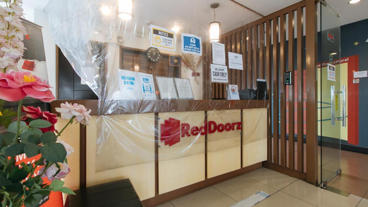 Reddoorz Plus At Edsa Congressional Quezon City Exterior photo