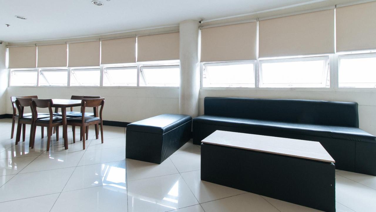 Reddoorz Plus At Edsa Congressional Quezon City Exterior photo