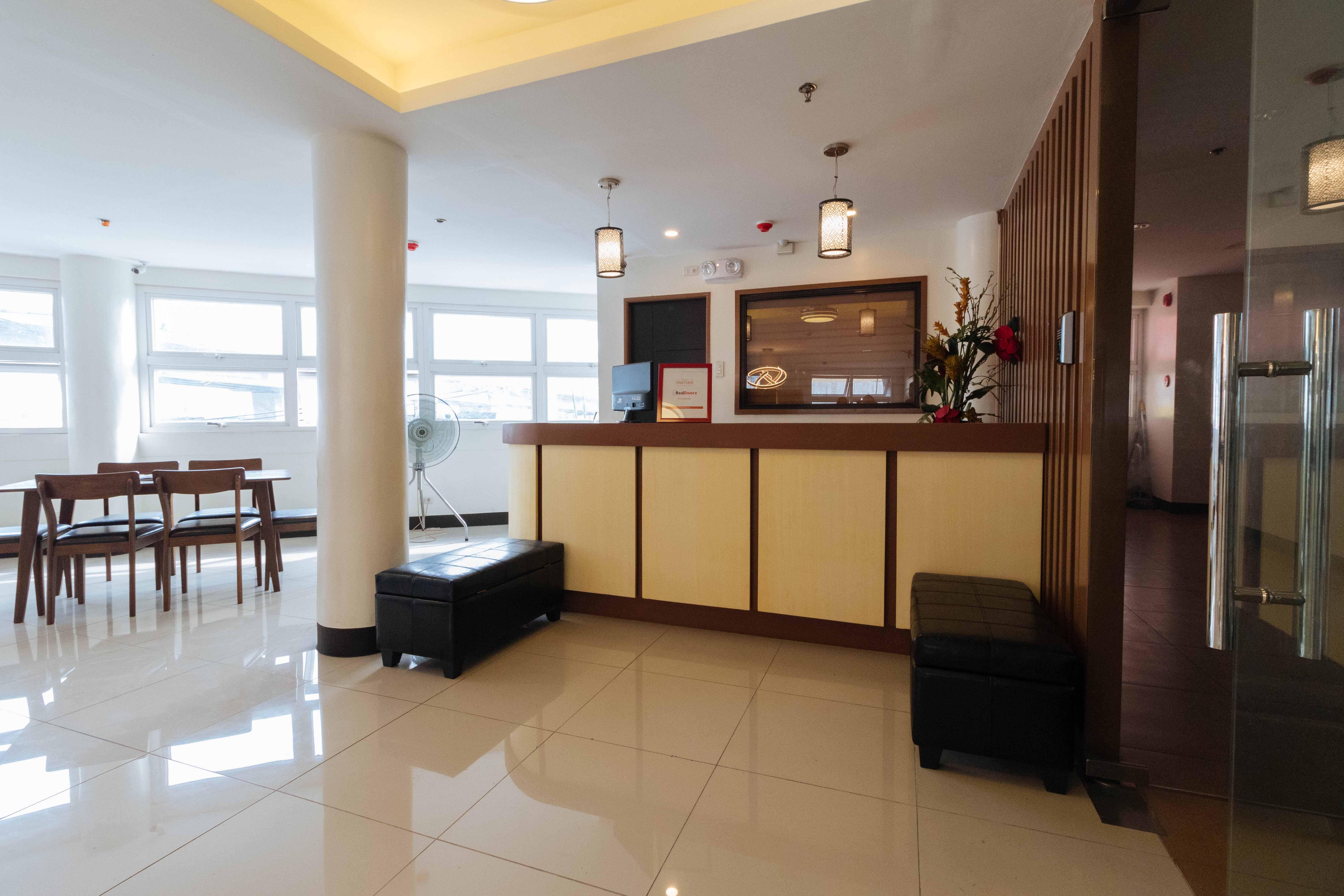 Reddoorz Plus At Edsa Congressional Quezon City Exterior photo