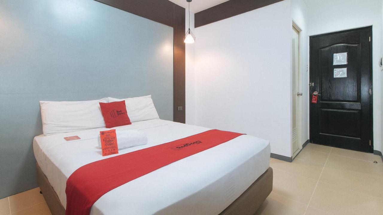 Reddoorz Plus At Edsa Congressional Quezon City Exterior photo