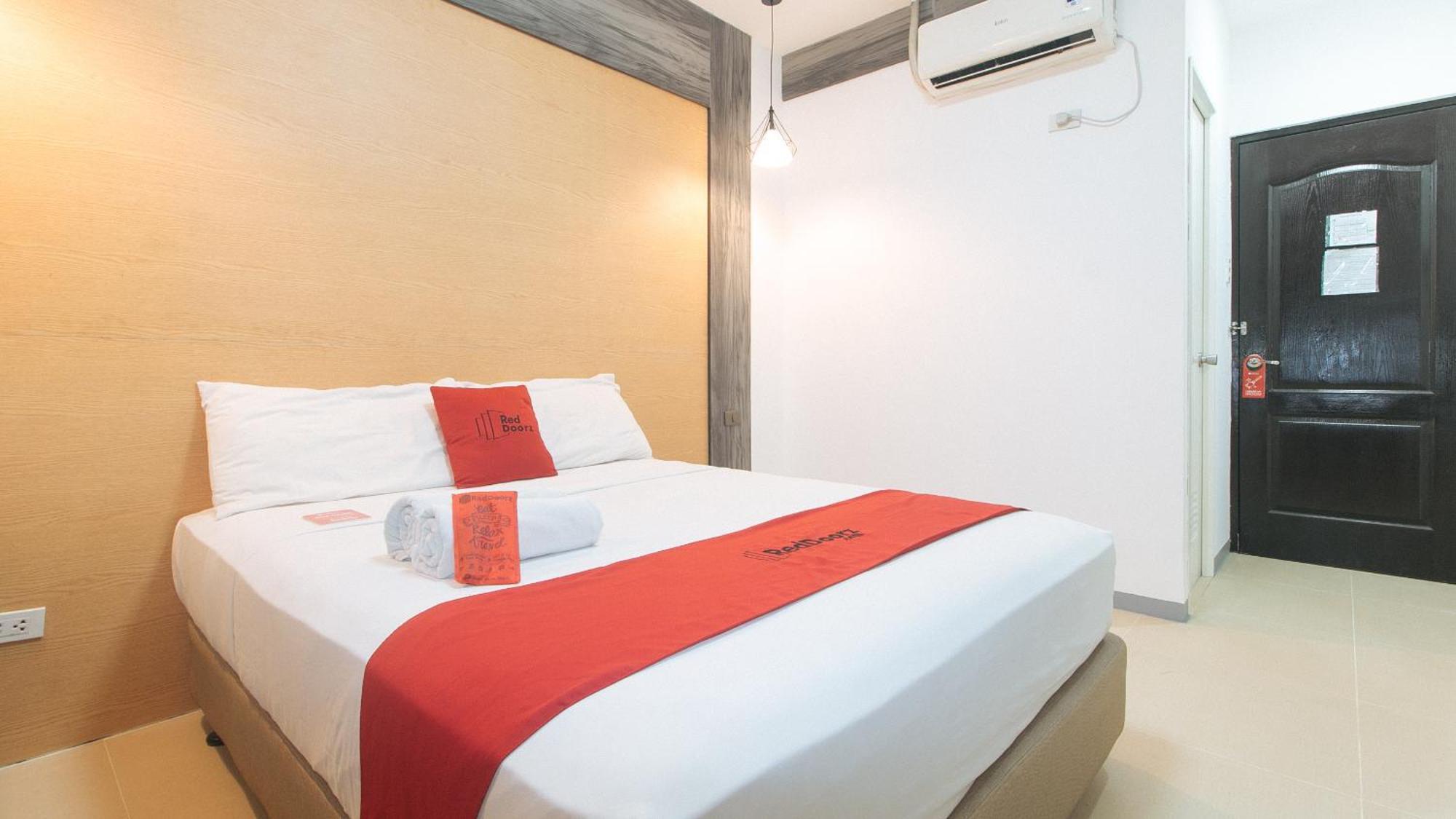 Reddoorz Plus At Edsa Congressional Quezon City Exterior photo