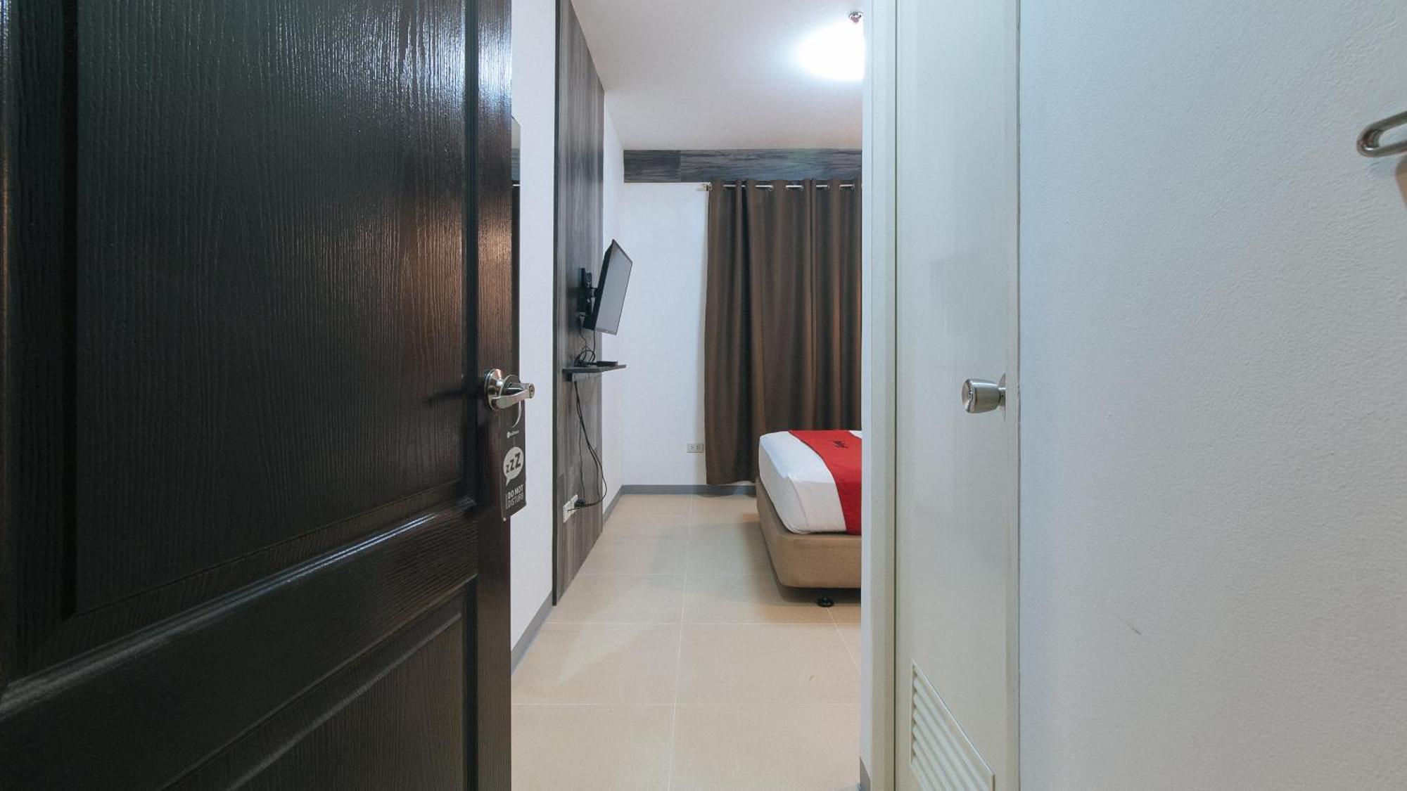 Reddoorz Plus At Edsa Congressional Quezon City Exterior photo
